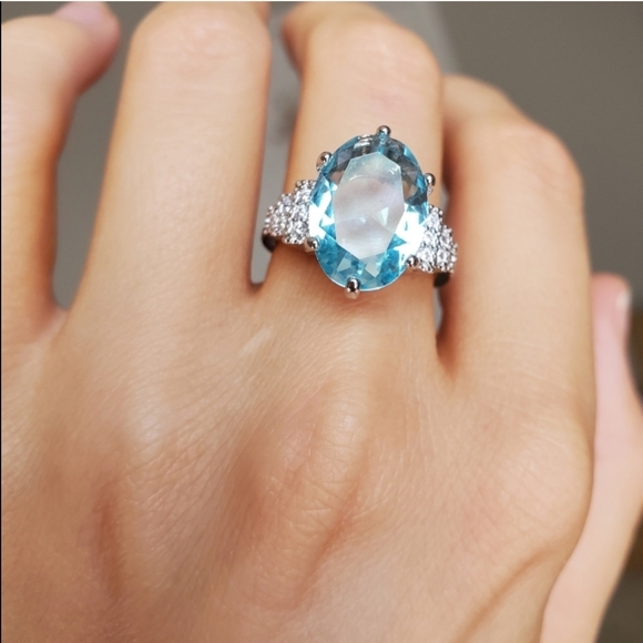 New Elegant Aquamarine Ring - Picture 5 of 8